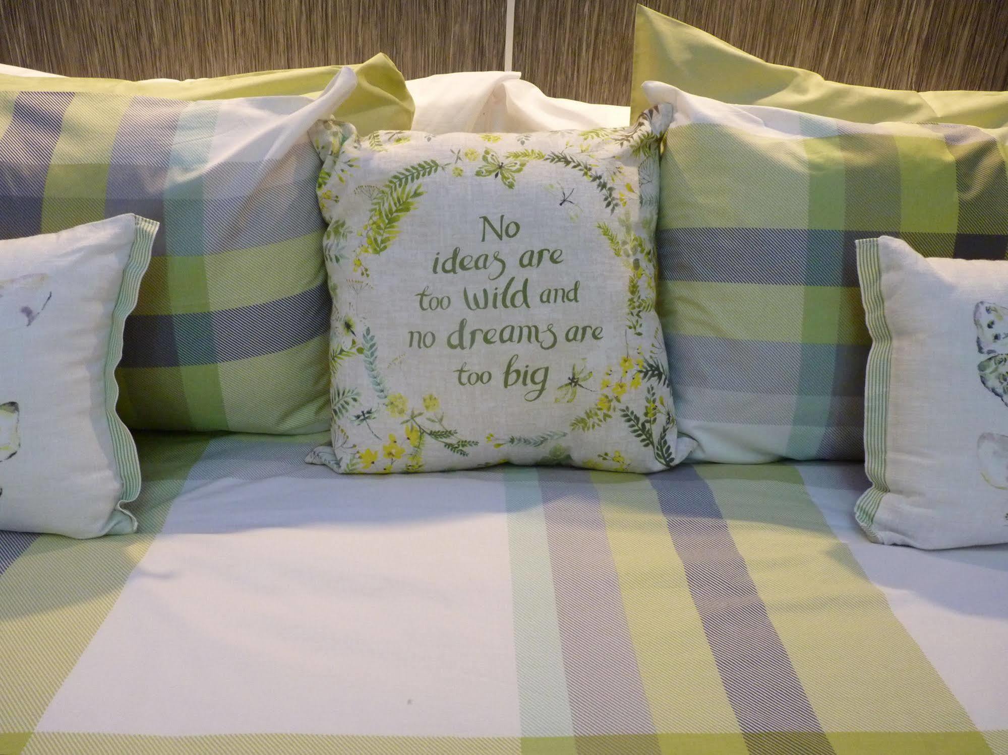 Muirholm Bed And Breakfast Paisley Esterno foto